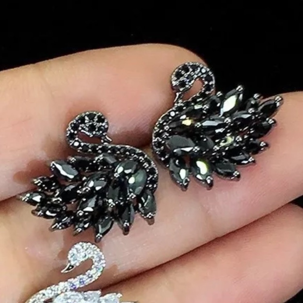 Beautiful 925 silver platedSWAN sapphire earrings - Picture 2 of 8